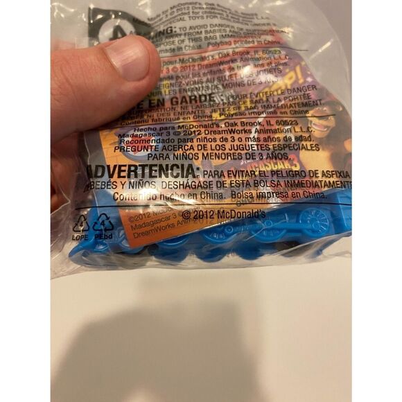 McDonald’s 2012 Dreamworks Madagascar 3 The Penguin’s Toy #4 Happy Meal Toy - Picture 5 of 5